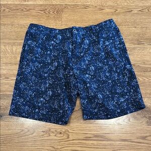 Under Armour dress golf shorts. Mens size 36